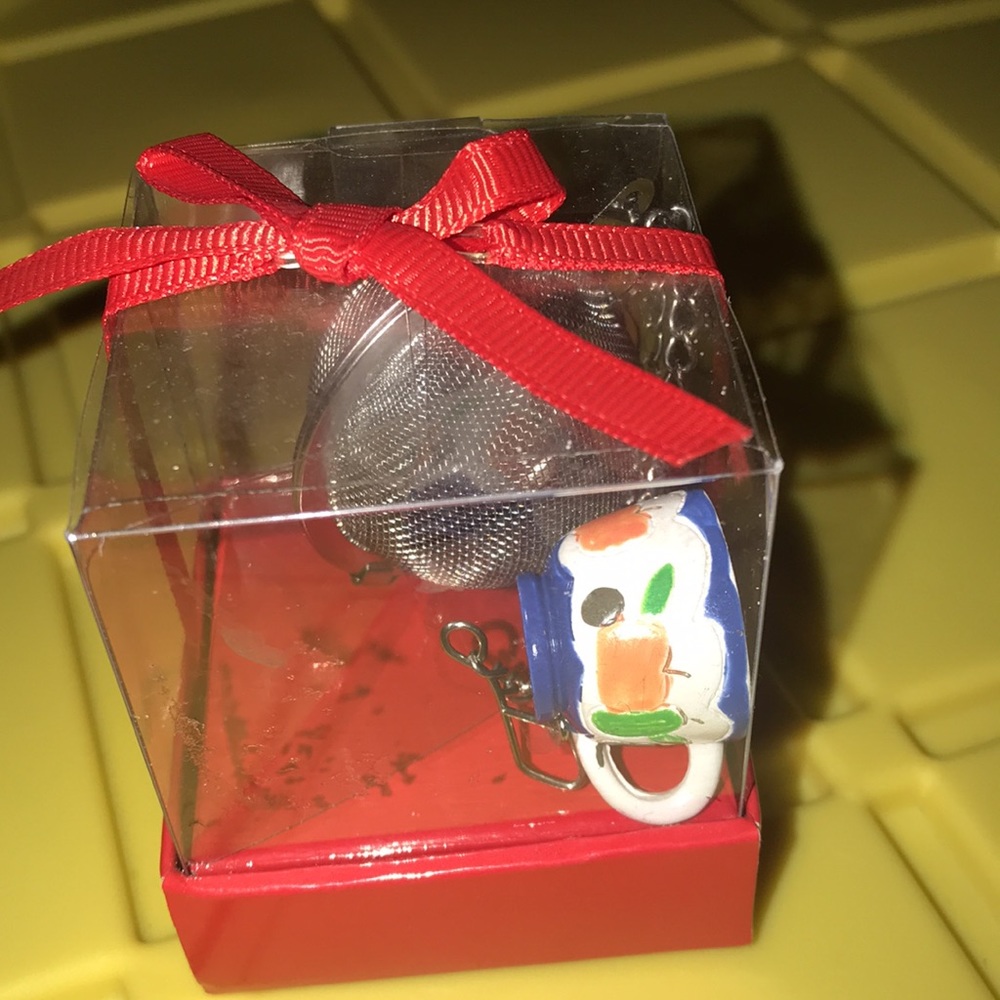 NWT Pier 1 Tea Infuser with side teacup decor